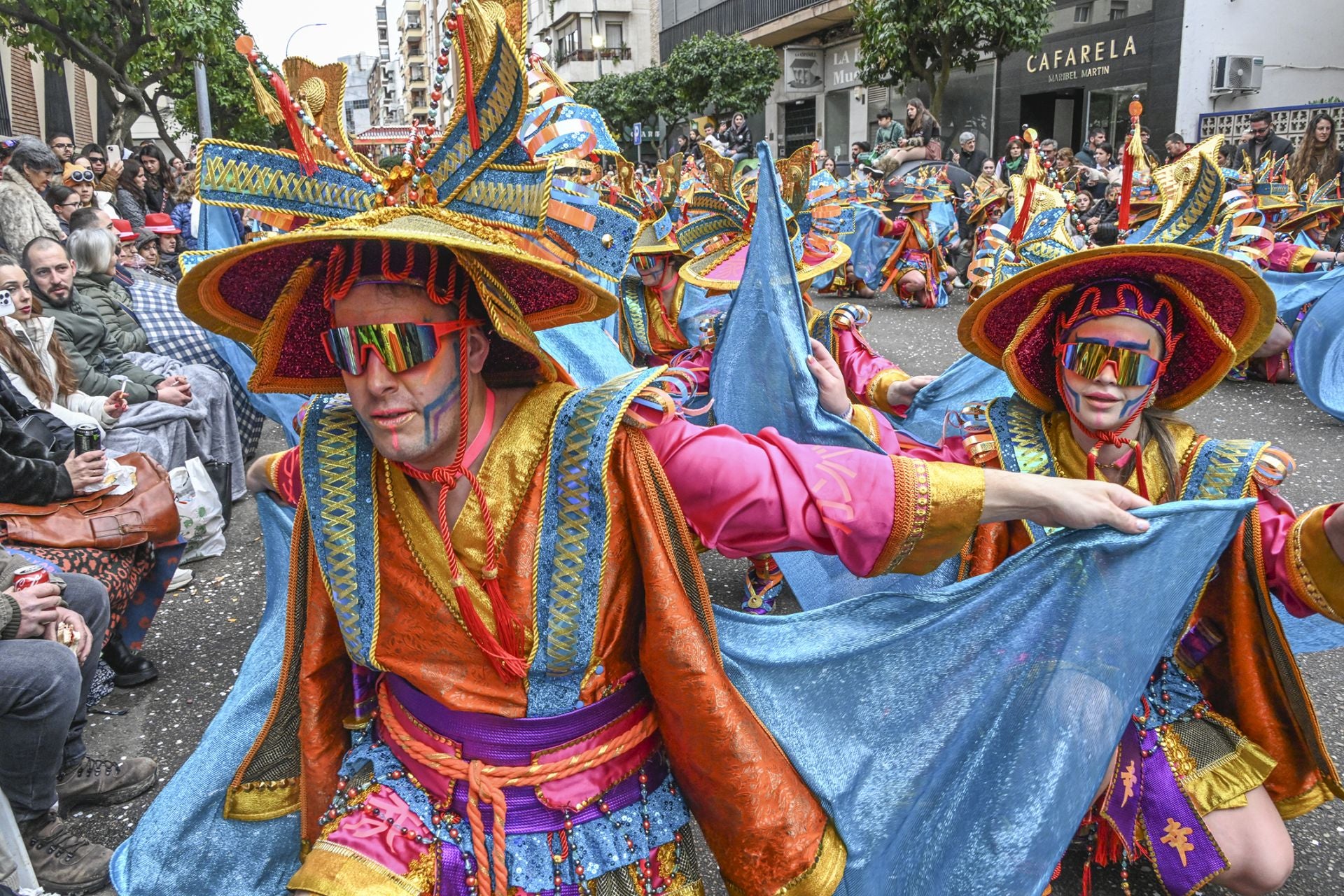 La comparsa ganadora del Gran Desfile del Carnaval de Badajoz, en imágenes