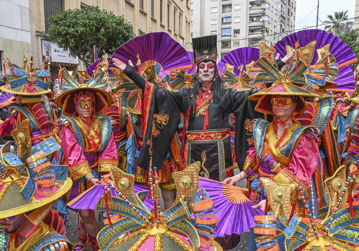 La comparsa ganadora del Gran Desfile del Carnaval de Badajoz, en imágenes