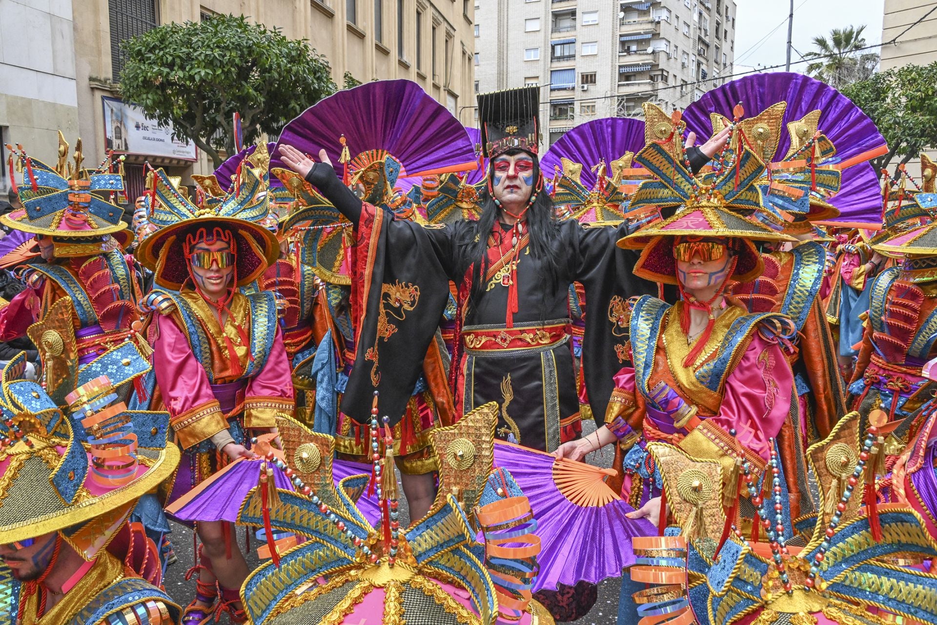 La comparsa ganadora del Gran Desfile del Carnaval de Badajoz, en imágenes