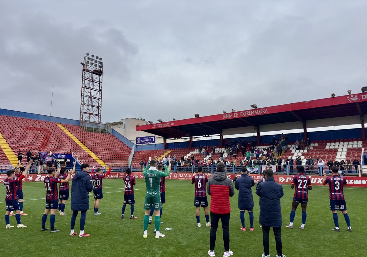 Los jugadores azulgranas agradecen a su afición el apoyo tras el triunfo de este domingo.