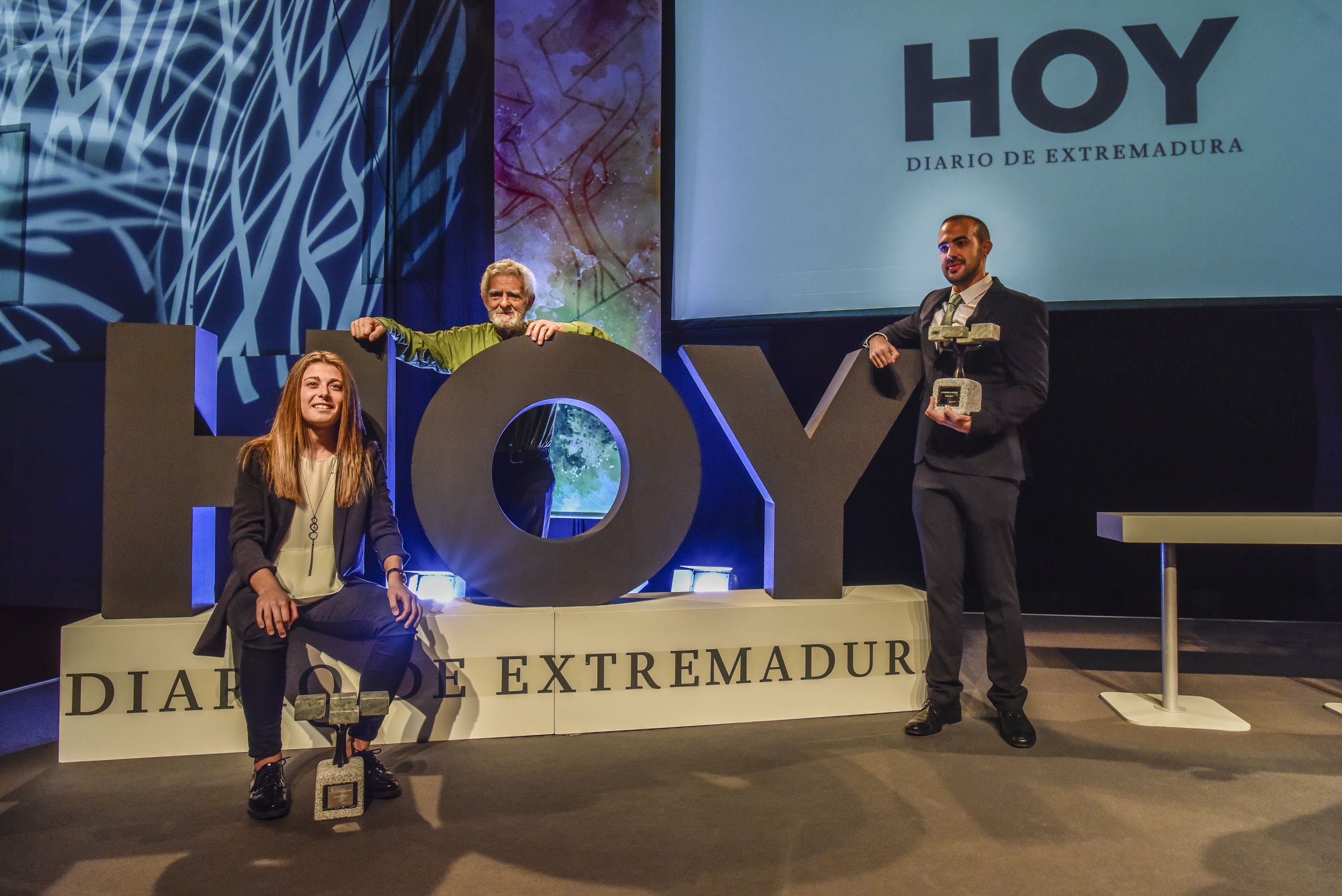 Imagen de la gala de Extremeños de HOY de 2017. Margallo fue premiado junto a Javier García y Carmen Menayo.