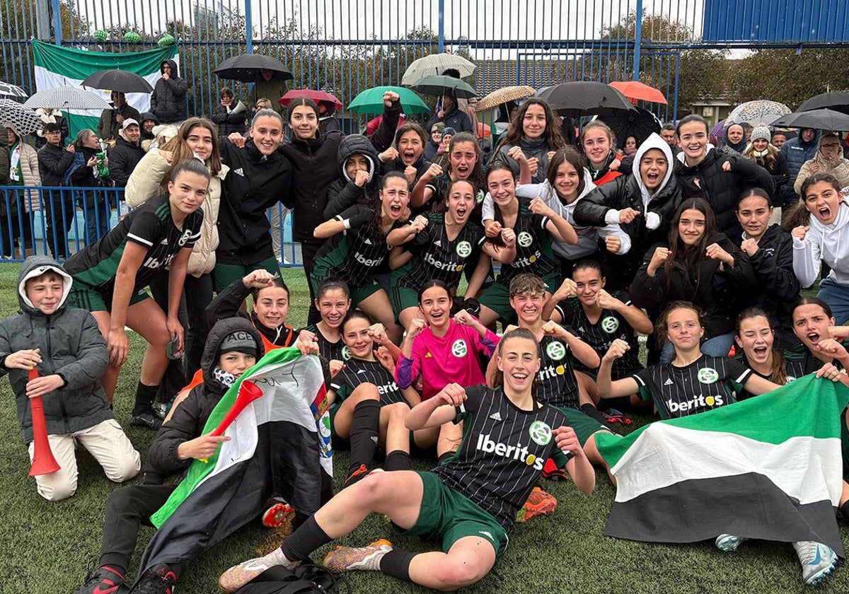 Las jugadoras de la selección extremeña celebran el pase a la Fase Final Plata.