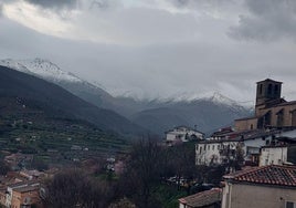 La nieve regresa a la sierra de Hervás.