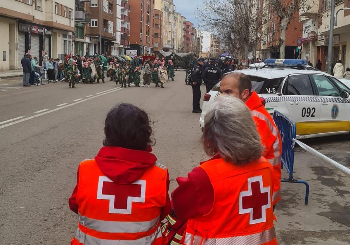 Personal de Cruz Roja en San Roque este martes.