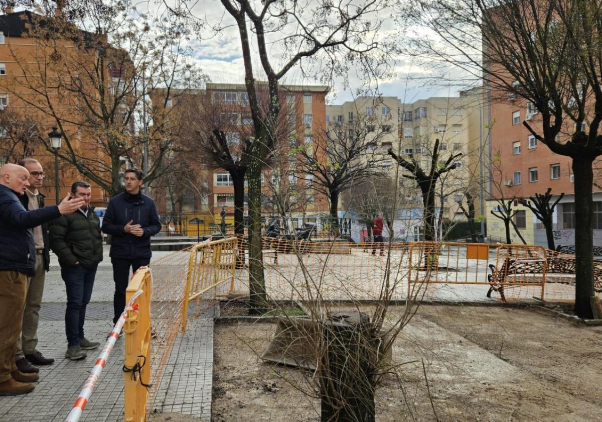 Visita del alcalde a las obras de accesibilidad.