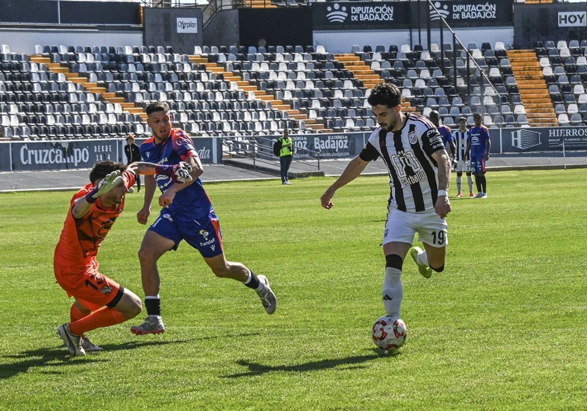 La sanción disciplinaria a Montori protagoniza el último capítulo que sacude la estabilidad del Badajoz.