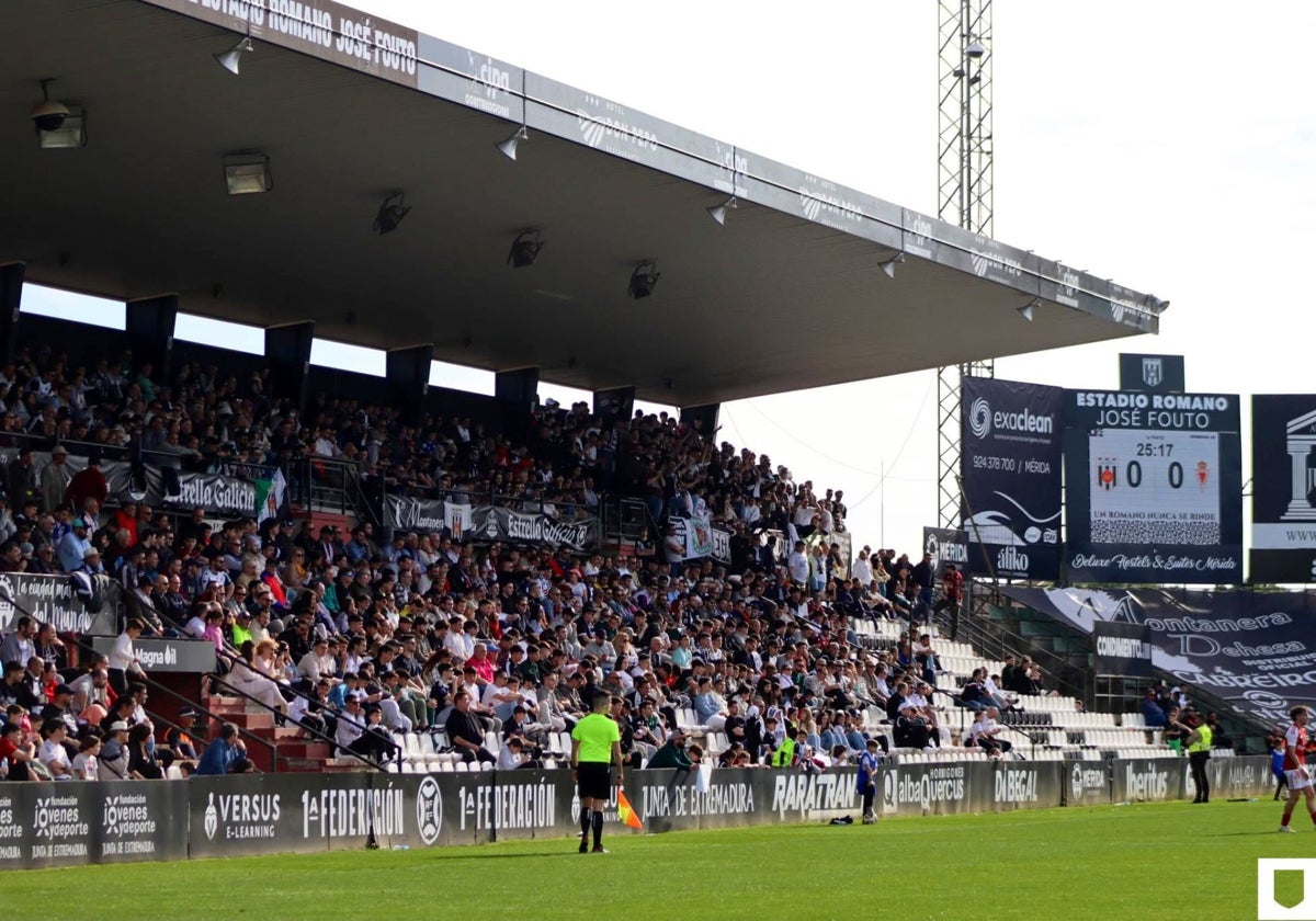 Grada del Romano durante el partido ante el Murcia.