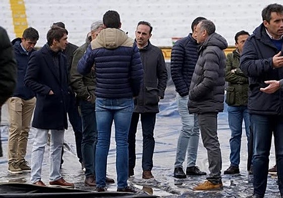 Reunión mantenida este sábado en el coso de Olivenza entre la empresa, los representantes de los tres toreros, el ganadero y los responsables de la plaza.