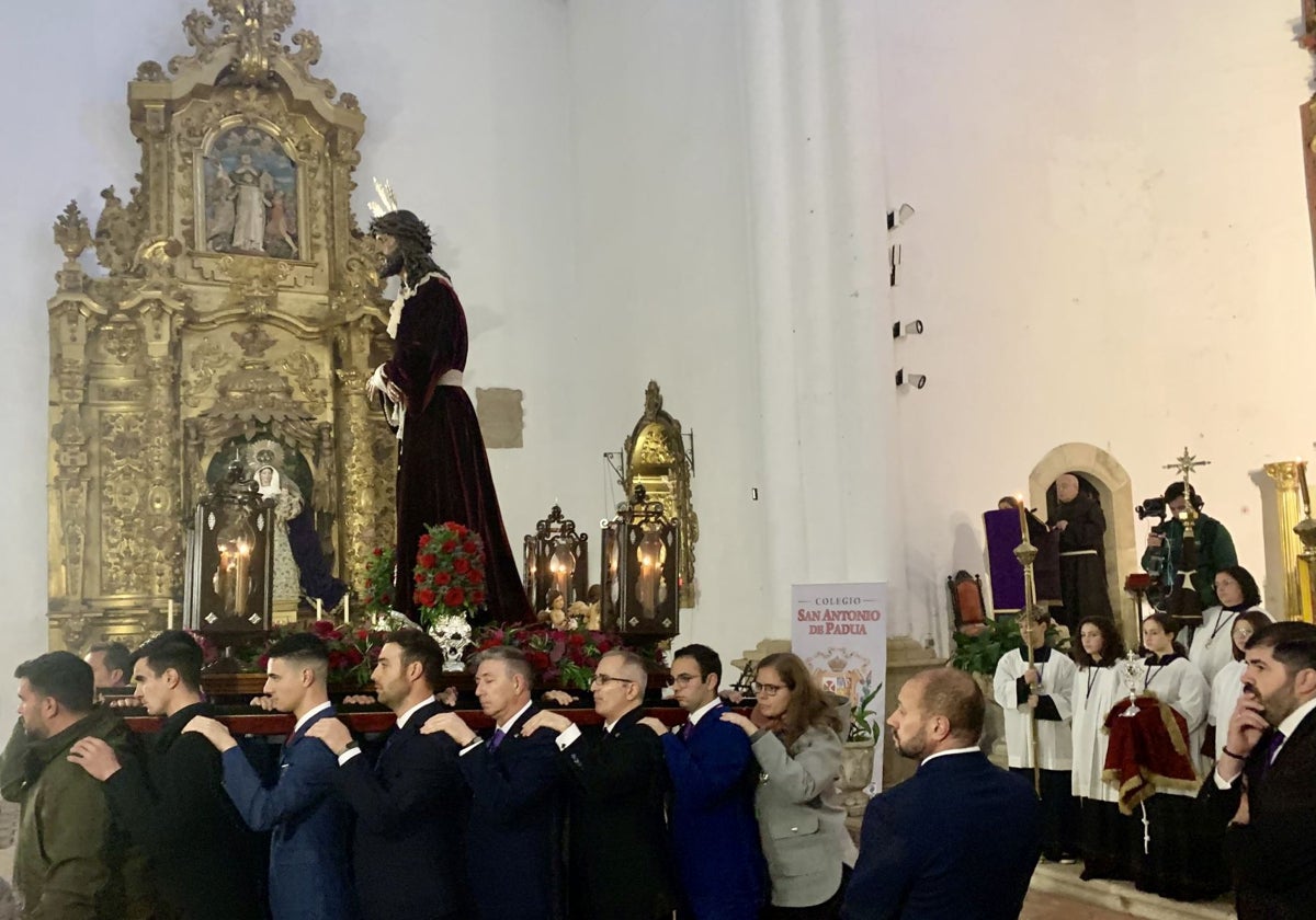 Celebración del vía crucis en Santo Domingo.