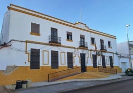 Los tres detenidos prestaron declaración en el cuartel de la Guardia Civil de Alconchel.