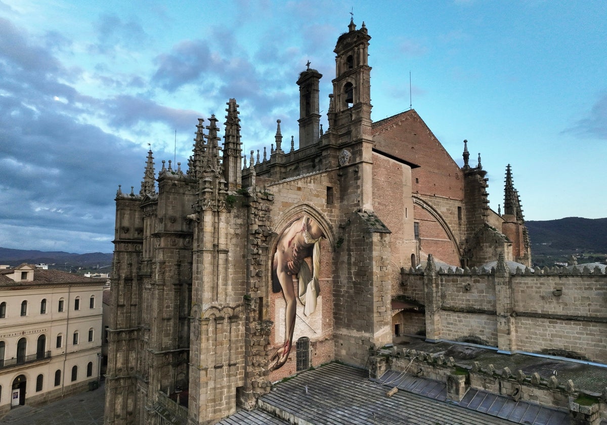 La obra de Brea se ha convertido en el gran foco de interés para los turistas.