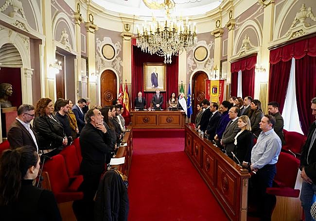Minito de silencio este lunes en el Ayuntamiento de Badajoz.