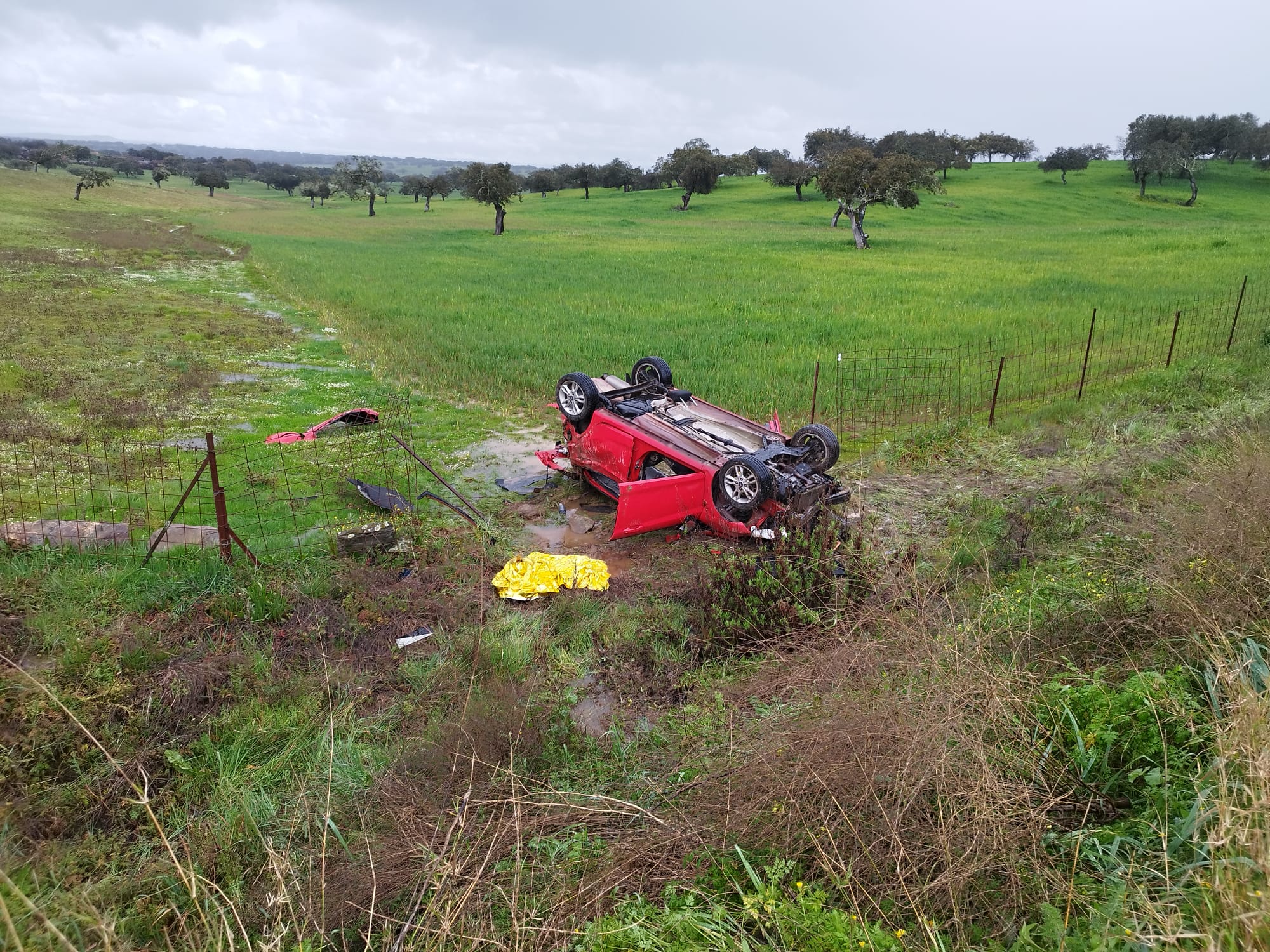 Fotos | Así ha quedado el coche tras el accidente en Oliva de la Frontera