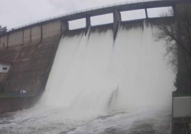 Embalse de Villar del Rey este jueves a mediodía.