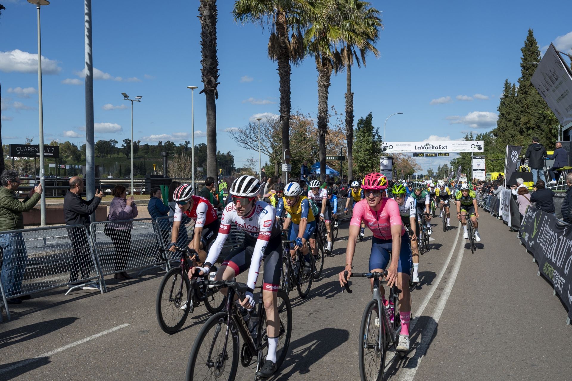 La llegada a Badajoz de La Vuelta Ciclista a Extremadura, en imágenes