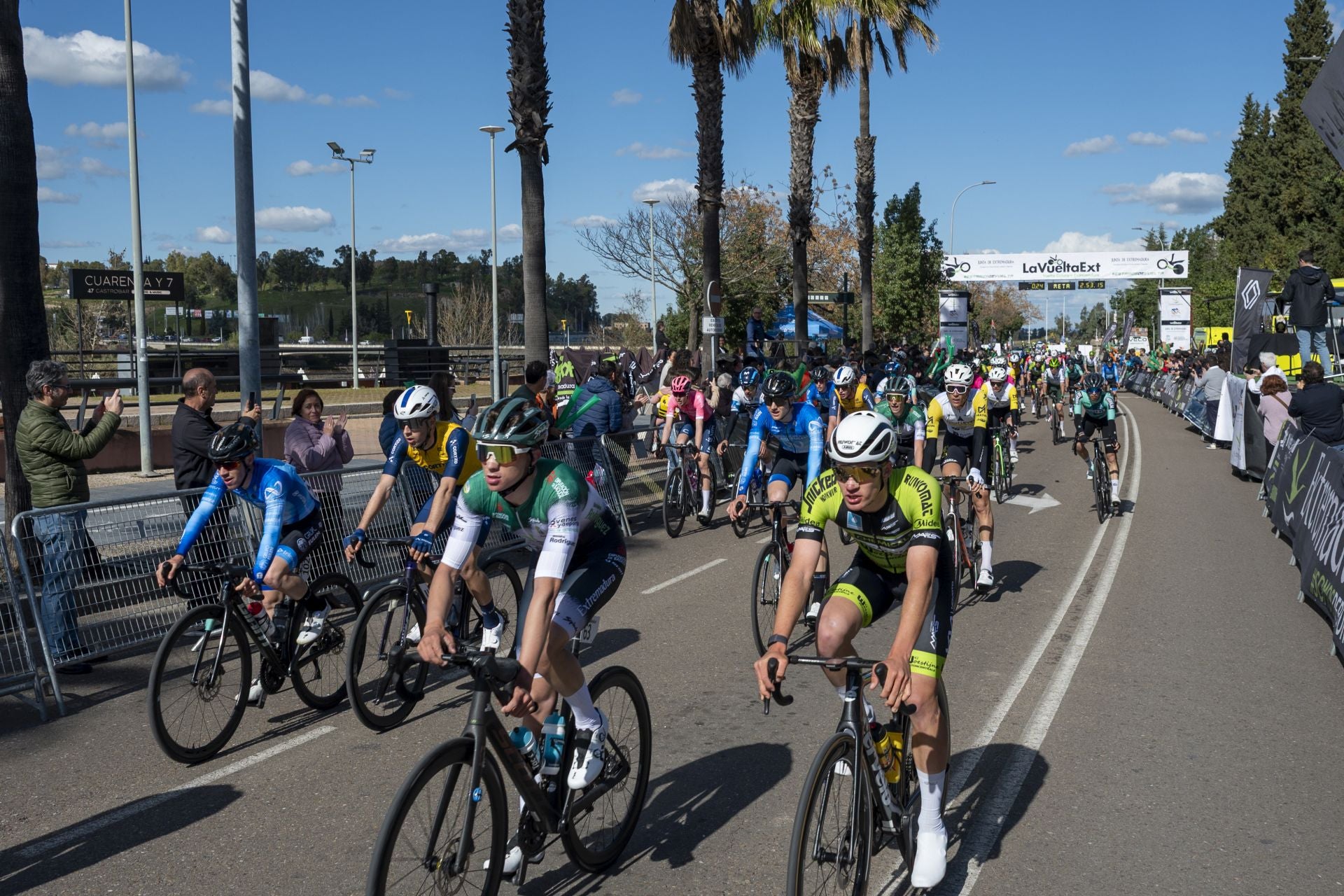 La llegada a Badajoz de La Vuelta Ciclista a Extremadura, en imágenes