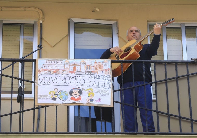 Cinco años del confinamiento, cuando cantamos en los balcones y corrimos por los pasillos