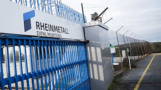 España ha hecho pedidos por 573 millones en el último año al fabricante de armas con plantas en Extremadura