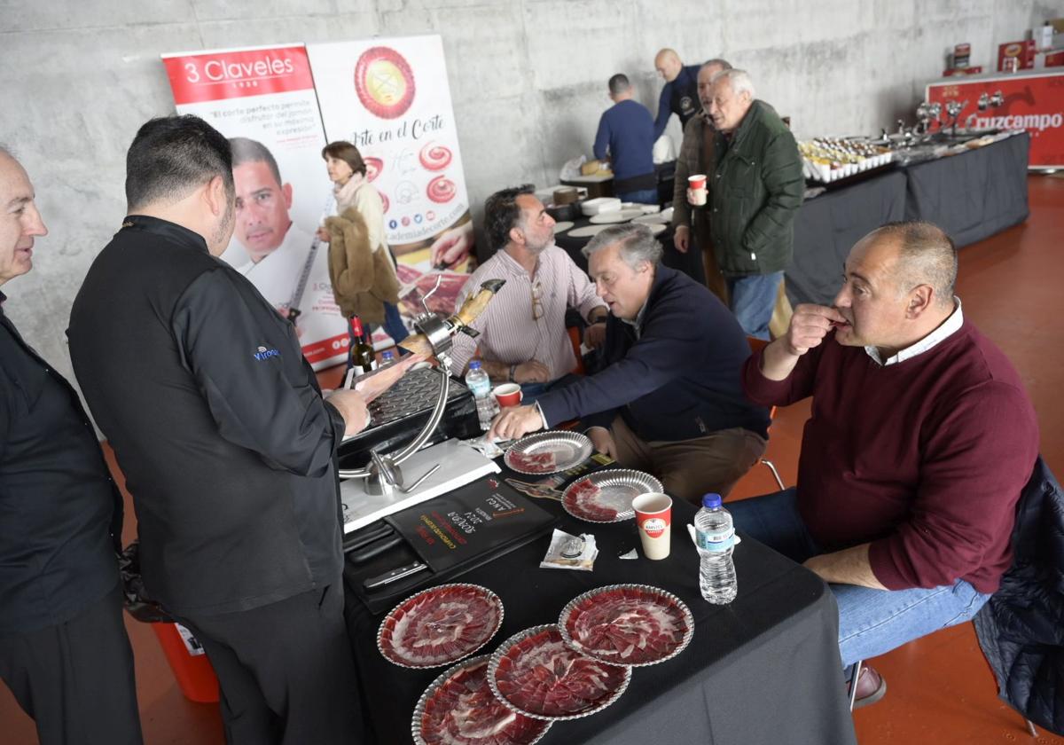 El concurso &#039;Come Jamón&#039; celebrado en Badajoz, en imágenes