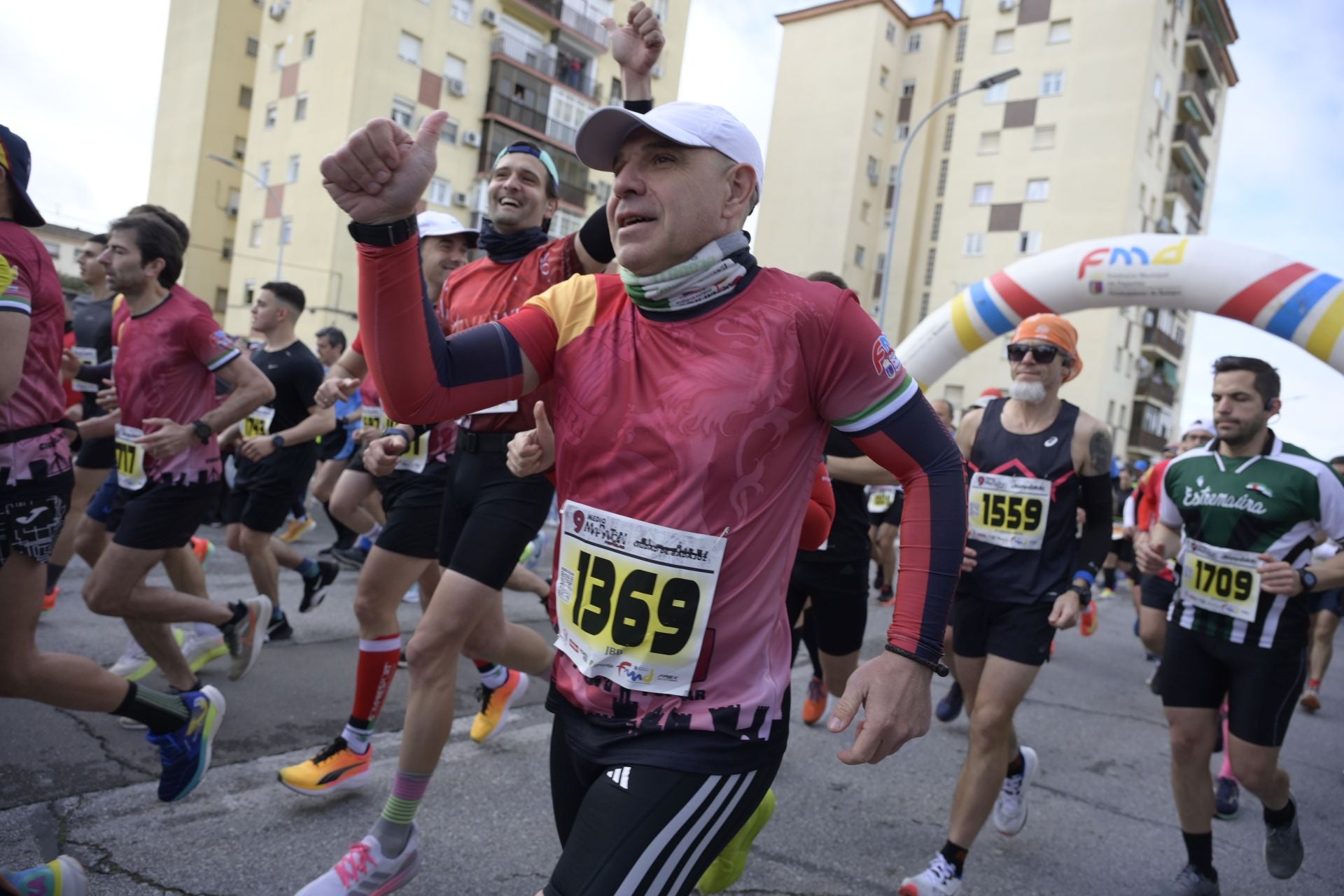 El Maratón Popular y Medio Maratón de Badajoz, en imágenes