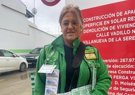 María Ángeles Calderón Cárdenas ha sido la encargada de repartir la suerte en Orellana la Vieja