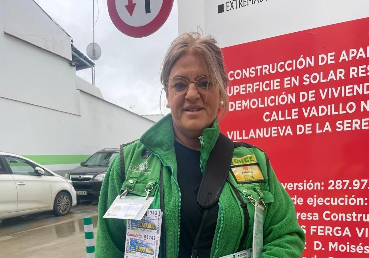 María Ángeles Calderón Cárdenas ha sido la encargada de repartir la suerte en Orellana la Vieja