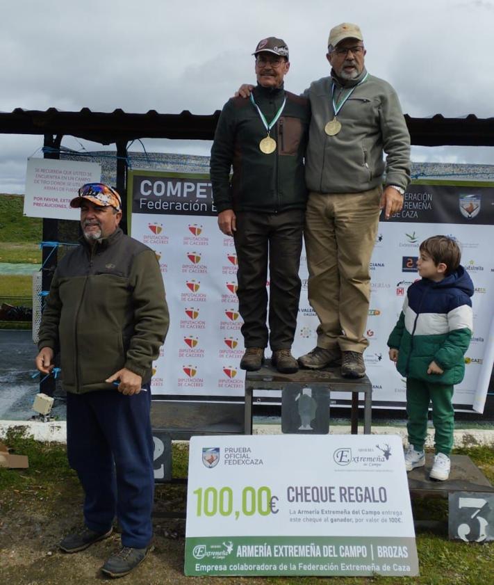 Imagen secundaria 2 - Podios de Adaptado (arriba); Senior (abajo izquierda) y Veteranos (abajo derecha)