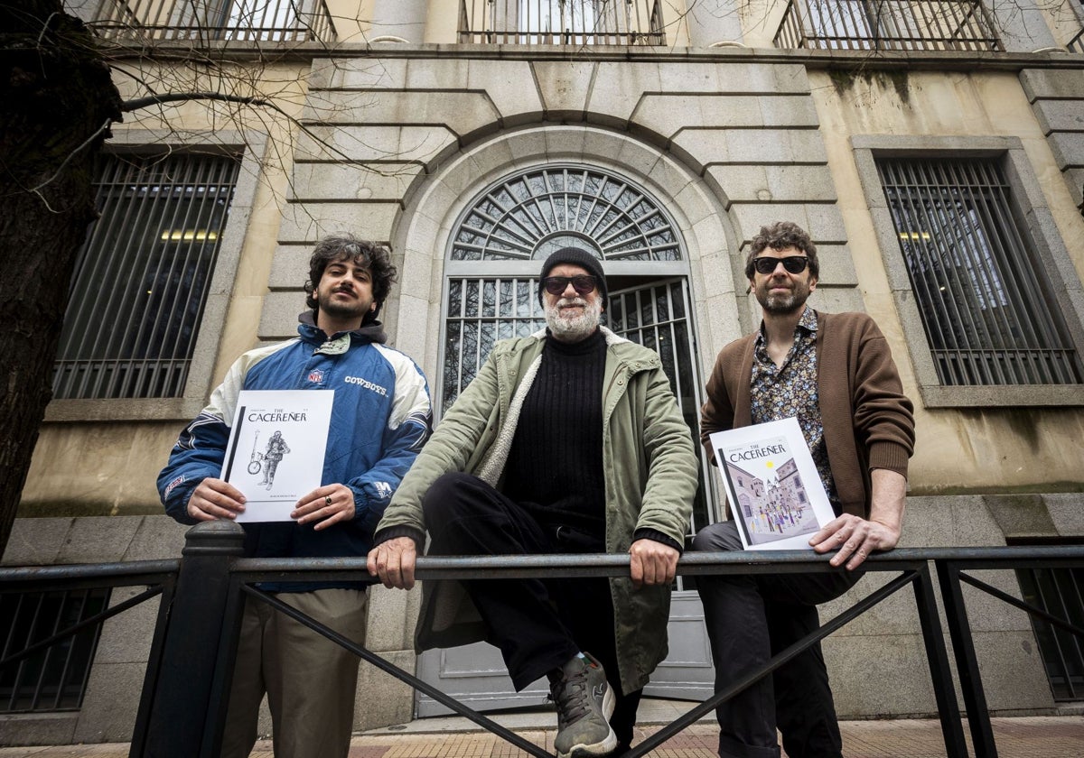 Juan Francisco Rico, Marce Solís y Fermín Solís lanzan el primer número de The Cacereñer.