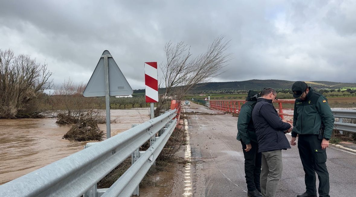 Carretera cortada en Quintana de la Serena