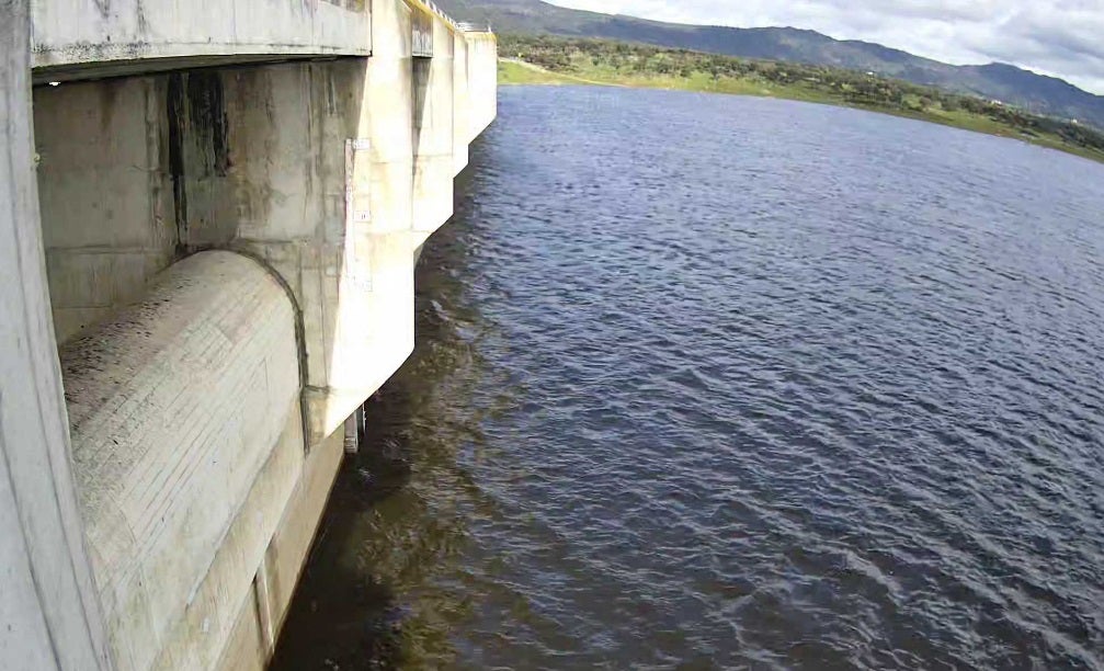 La presa del río Búrdalo, en Escurial, almacena el 36,6 por ciento de su capacidad, 29 hectómetros cúbicos.