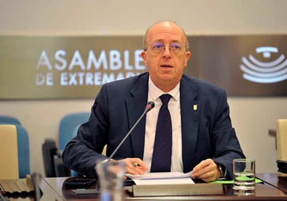 El director general de Función Pública, Domingo Expósito, esta mañana en la Asamblea.
