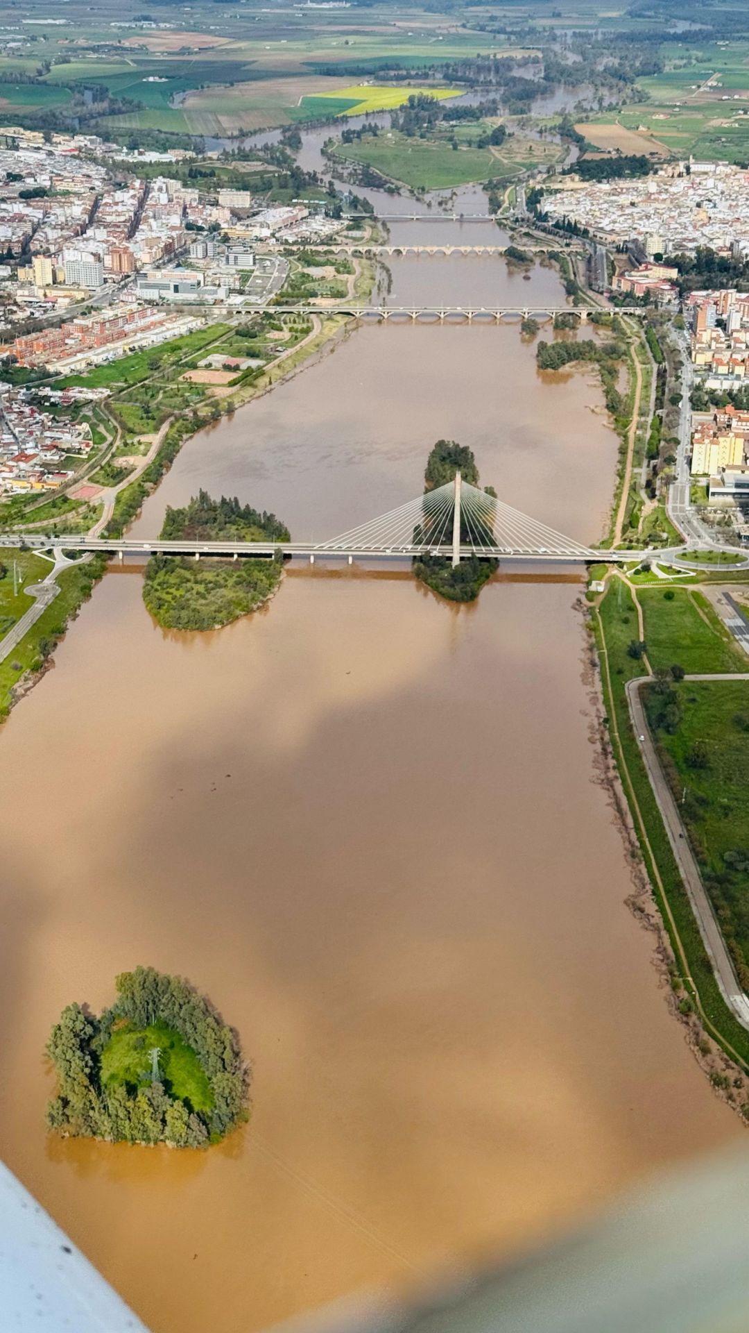 El río Guadiana, a su paso por Badajoz, este jueves.