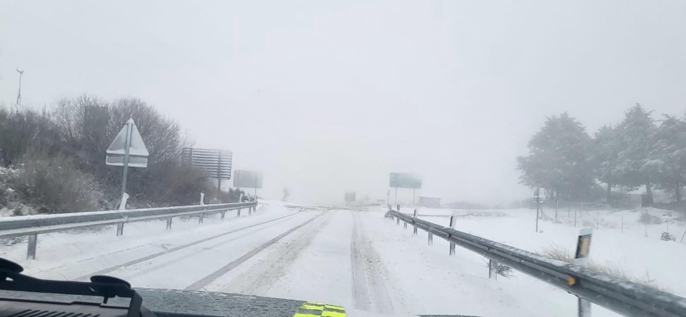 Carretera N-110, cortada este sábado a su paso por el Puerto de Tornavacas.