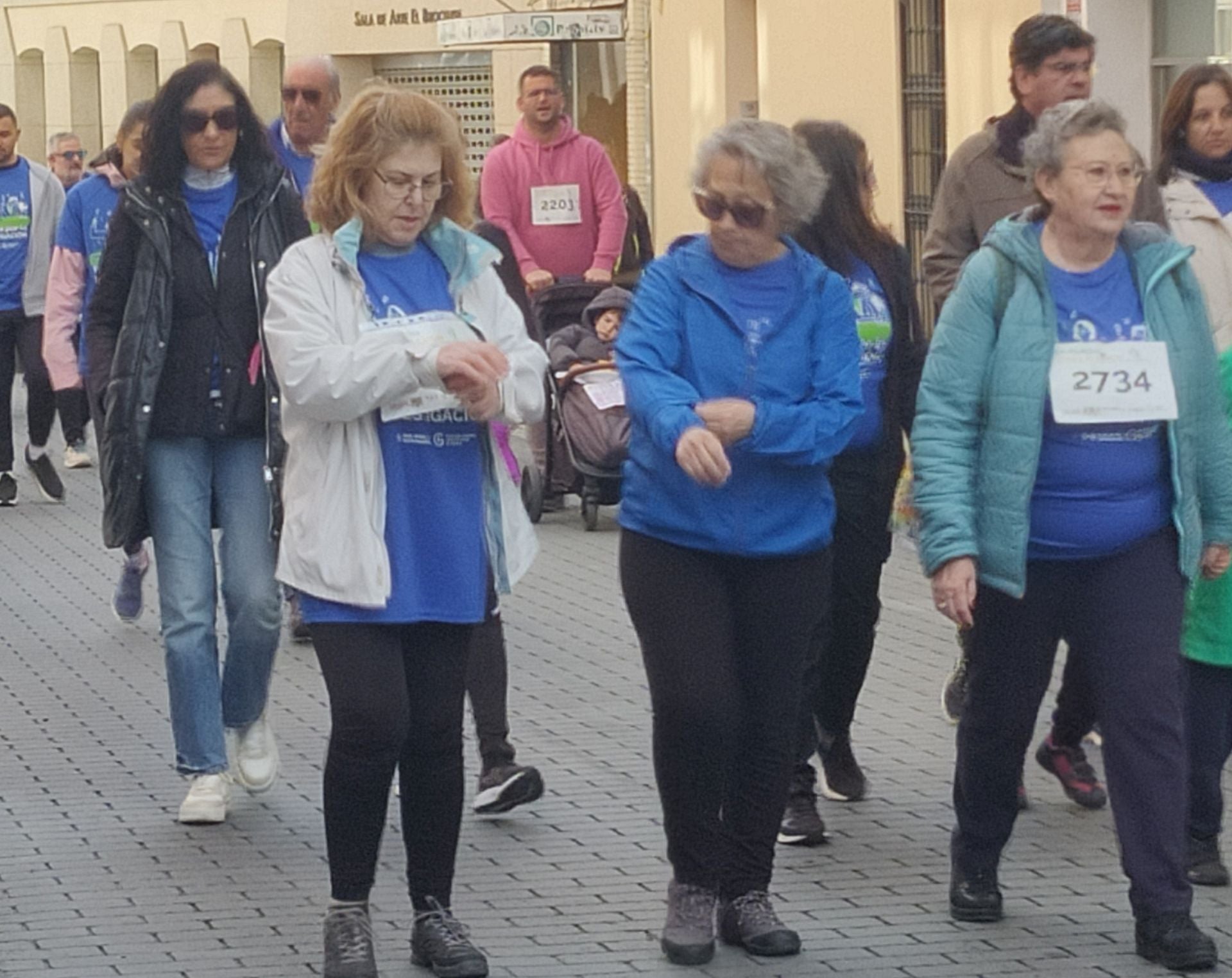 La marcha contra el cáncer en Cáceres, en imágenes