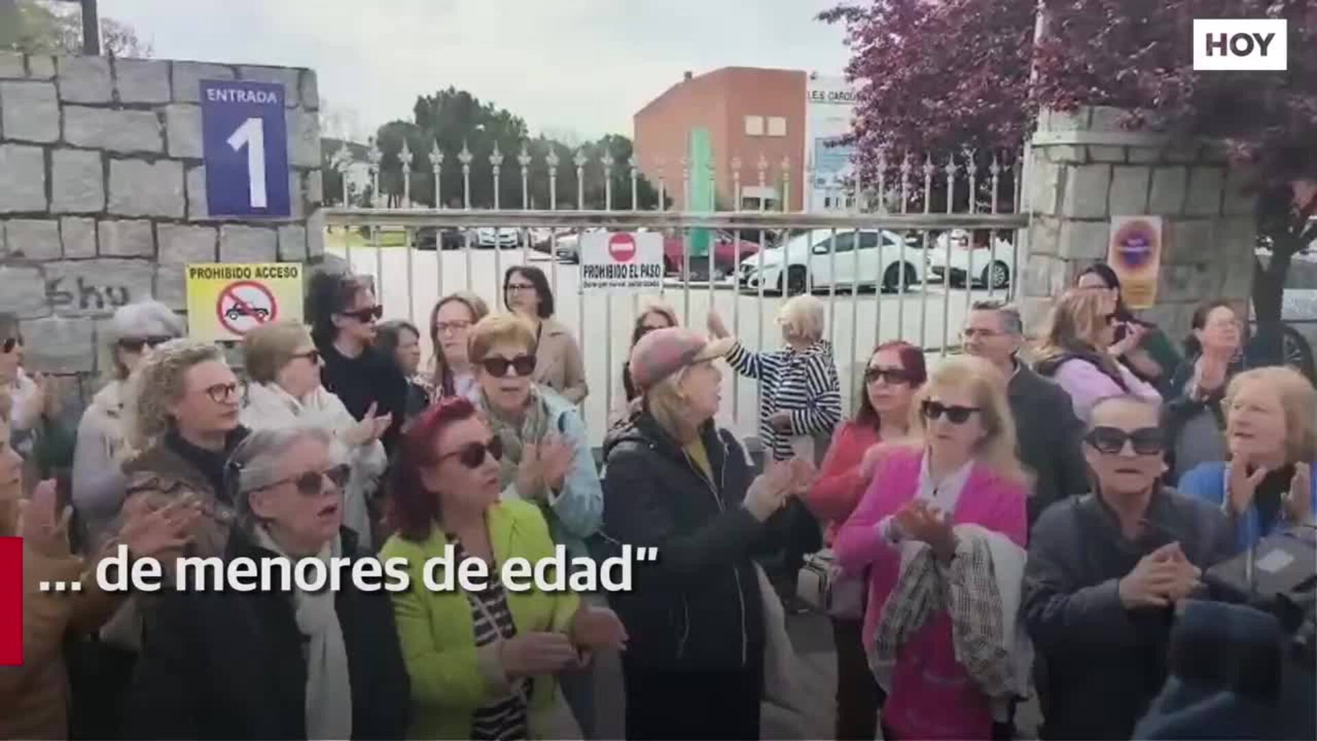 Concentración en Almendralejo en apoyo a la supuesta víctima de agresión en el instituto