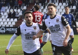 Doncel y Liberto Beltrán celebrando uno de sus goles.