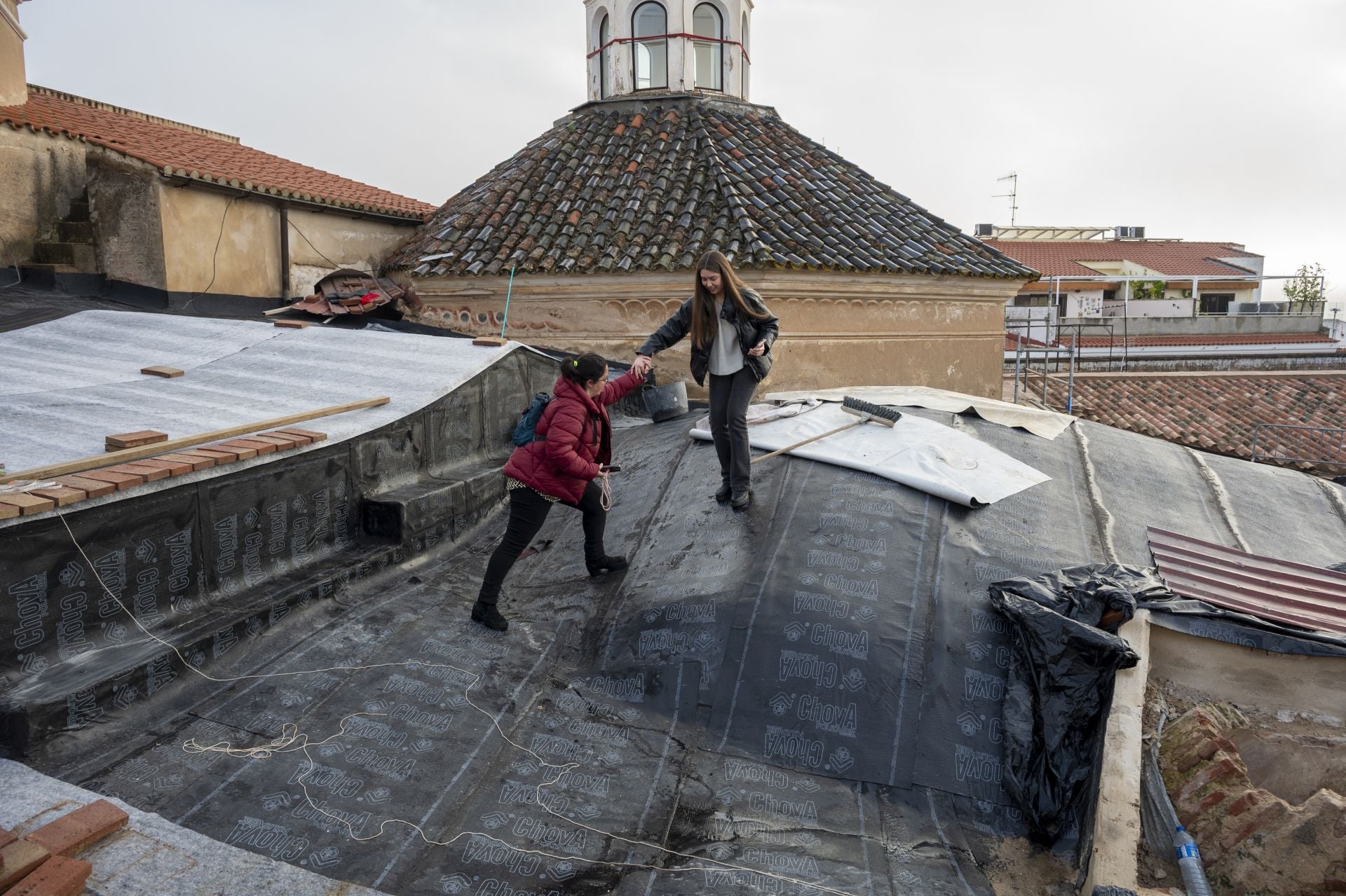 La recuperación de los tejados de la catedral de Badajoz, en imágenes
