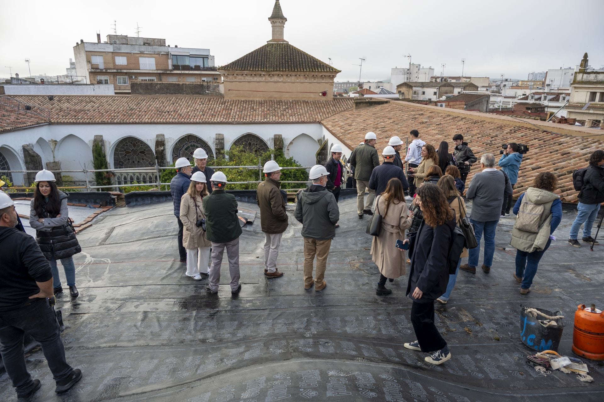 La recuperación de los tejados de la catedral de Badajoz, en imágenes