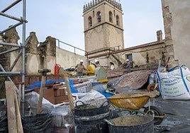 La recuperación de los tejados de la catedral de Badajoz, en imágenes