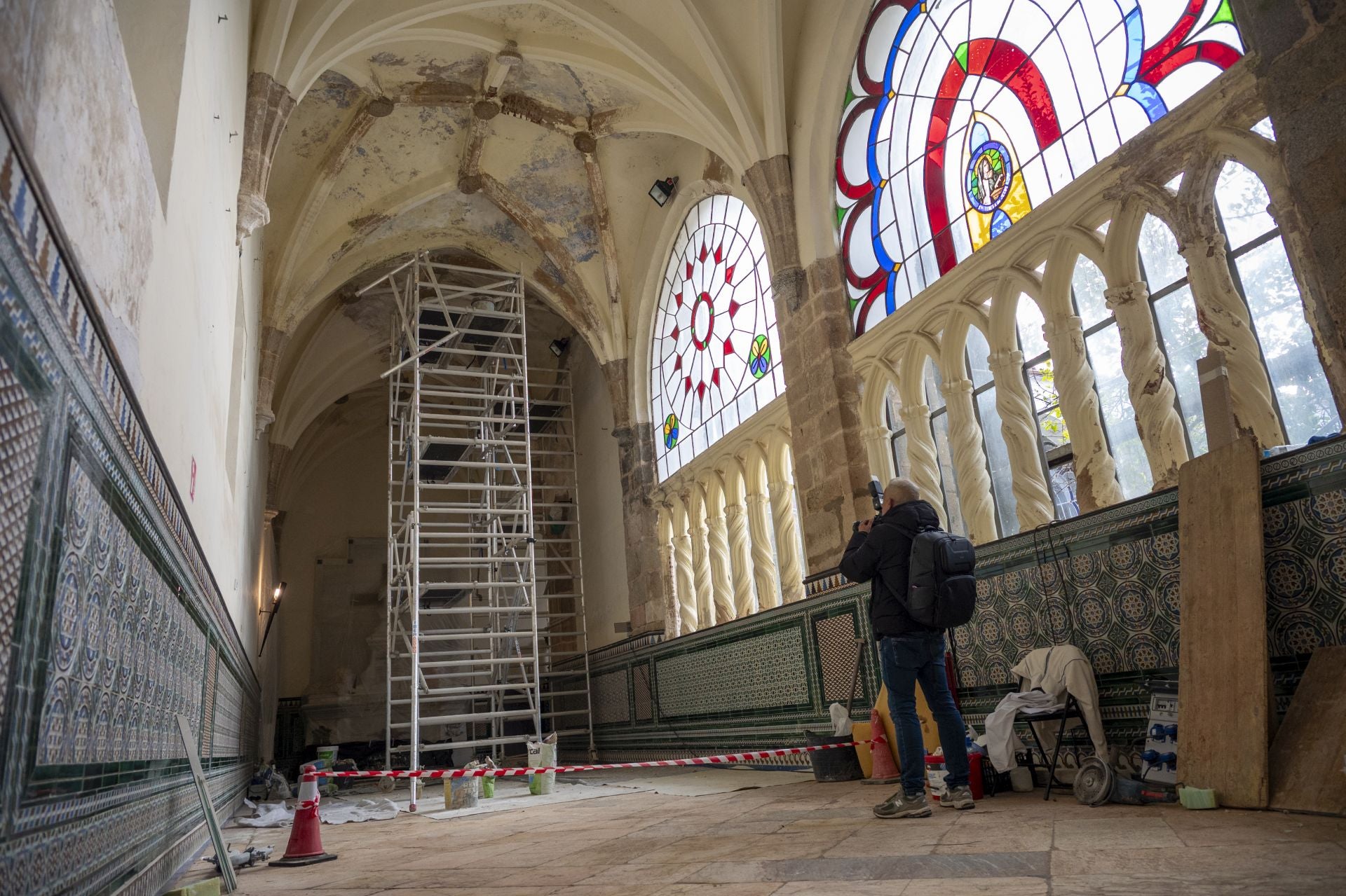 La recuperación de los tejados de la catedral de Badajoz, en imágenes