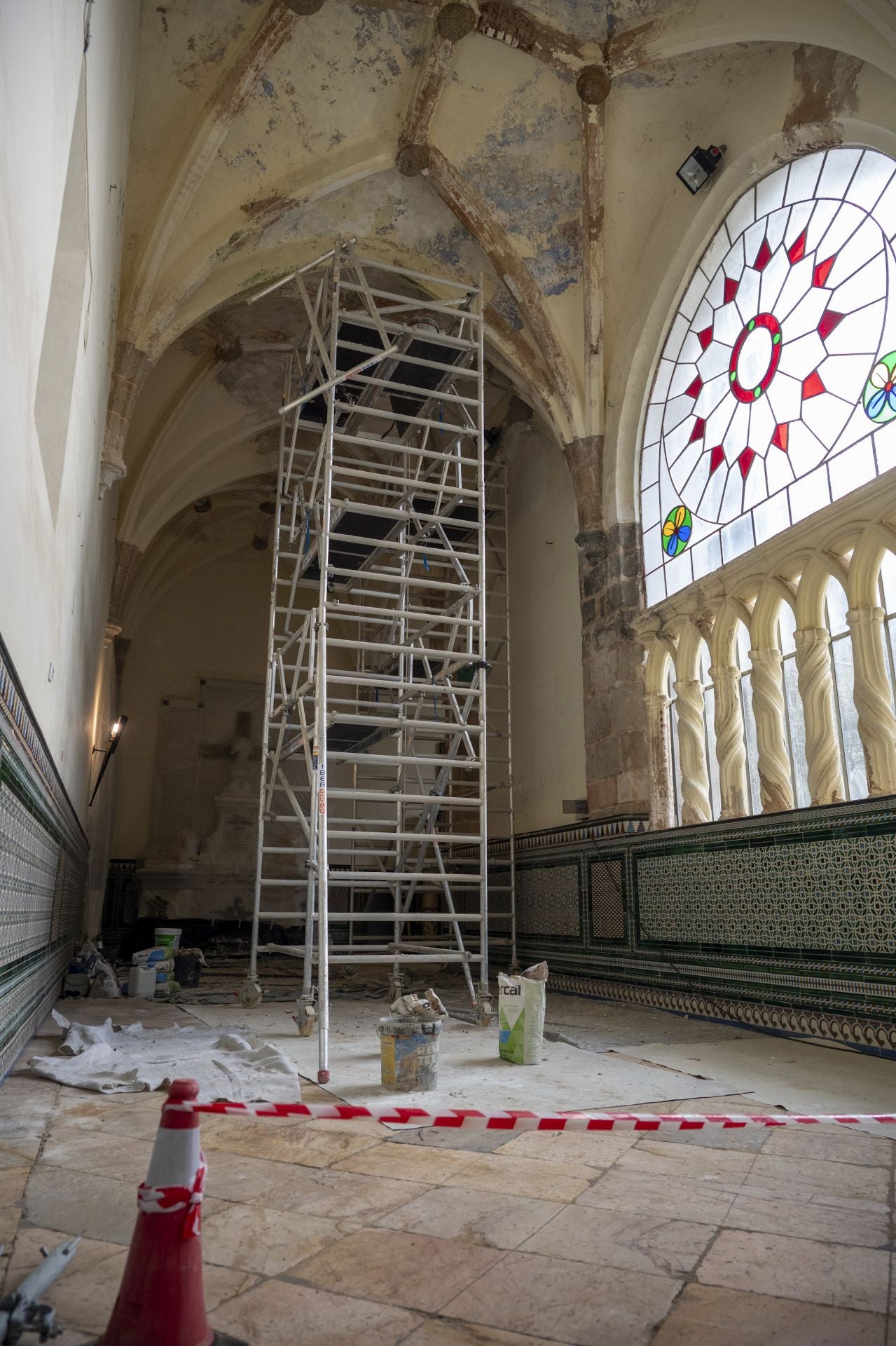 La recuperación de los tejados de la catedral de Badajoz, en imágenes