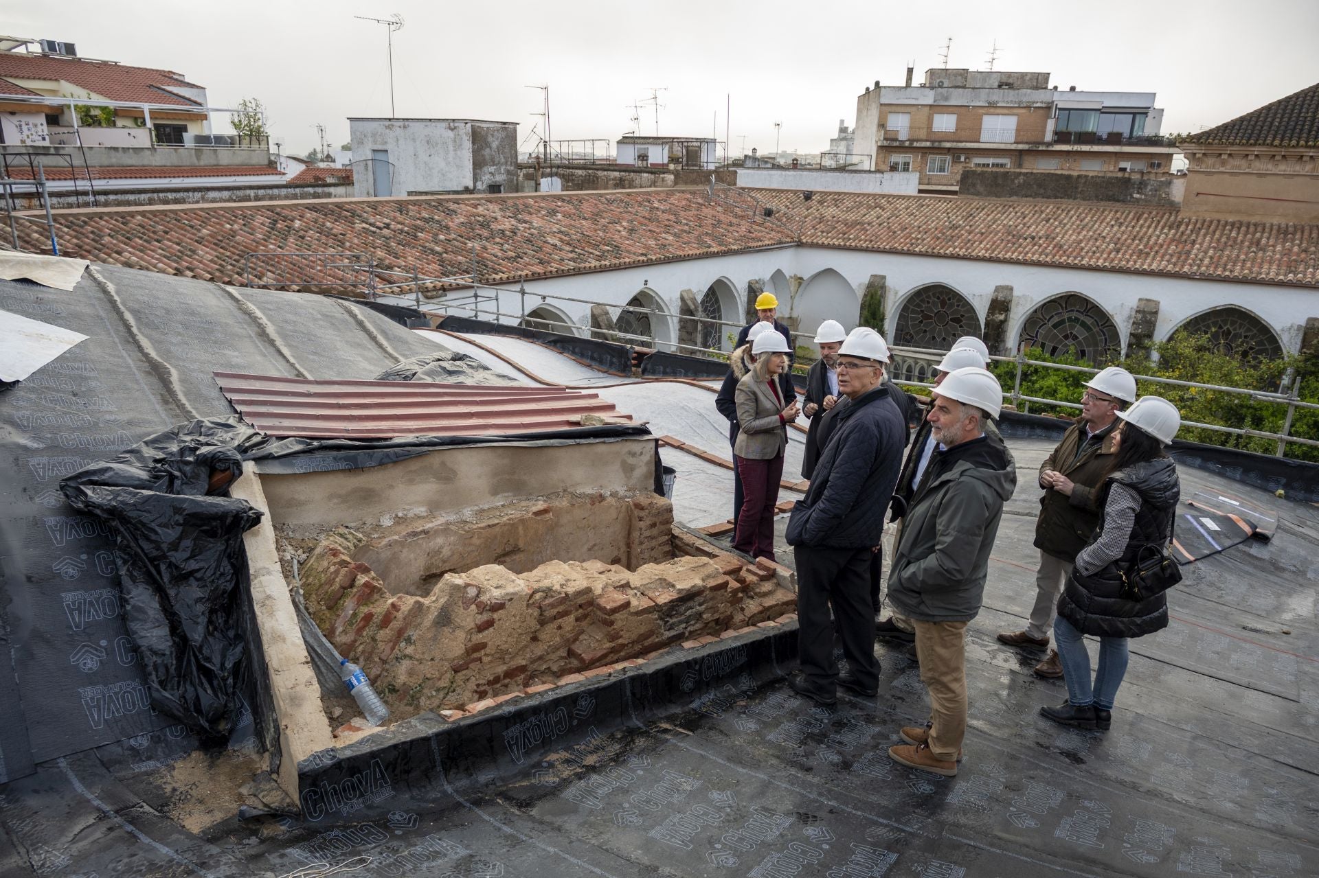 La recuperación de los tejados de la catedral de Badajoz, en imágenes