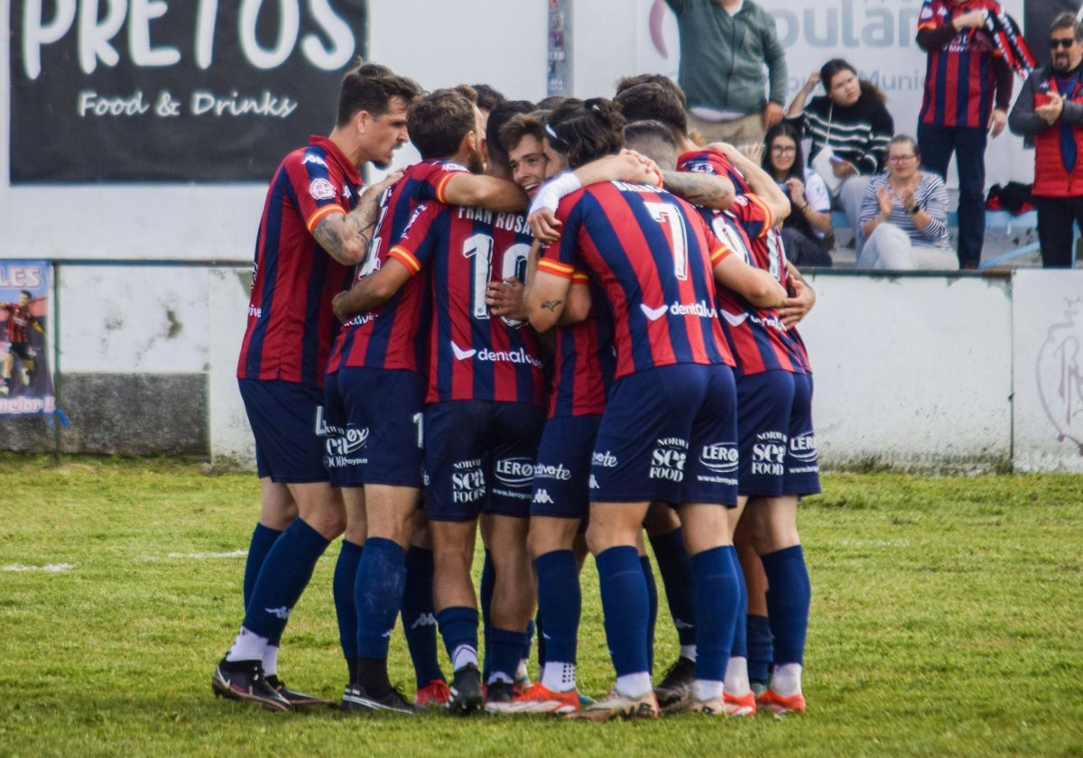 Extremadura y Azuaga mantienen el pulso por el ascenso directo