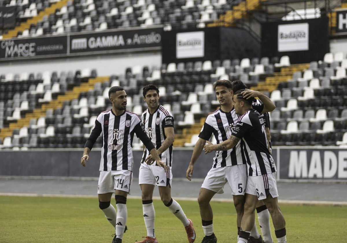 El Badajoz se reconecta en el campo y con la grada