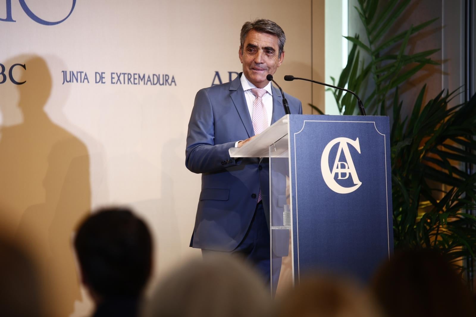 Victorino Martin, recibe el galardón en la XVI del Premio Taurino de ABC