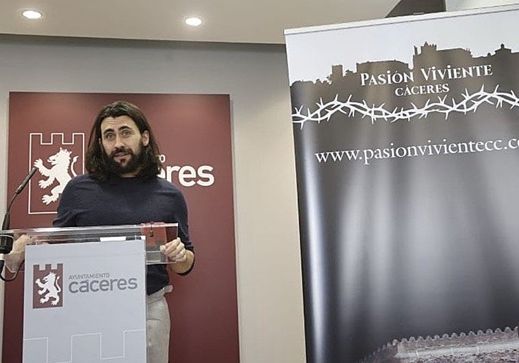 El actor cacereño Pablo Mejías, que se meterá en la piel de Jesucristo, este martes en la presentación de la Pasión Viviente.