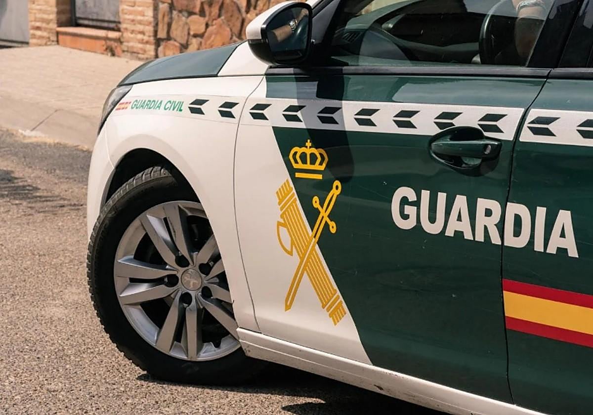 La Guardia Civil alerta: hasta 220 euros de multa por no llevar este objeto en la guantera