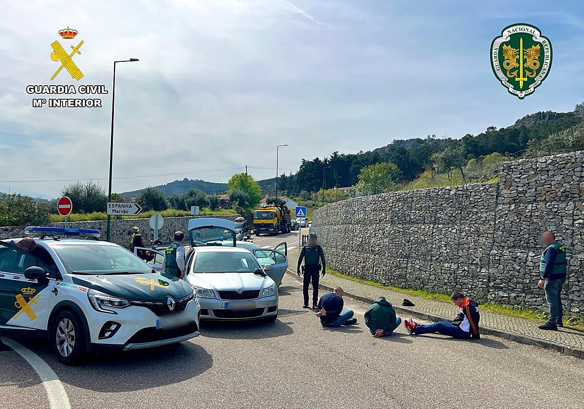 El simulacro de persecución policial transfronteriza entre la Guardia Civil de Cáceres y la GNR, en imágenes