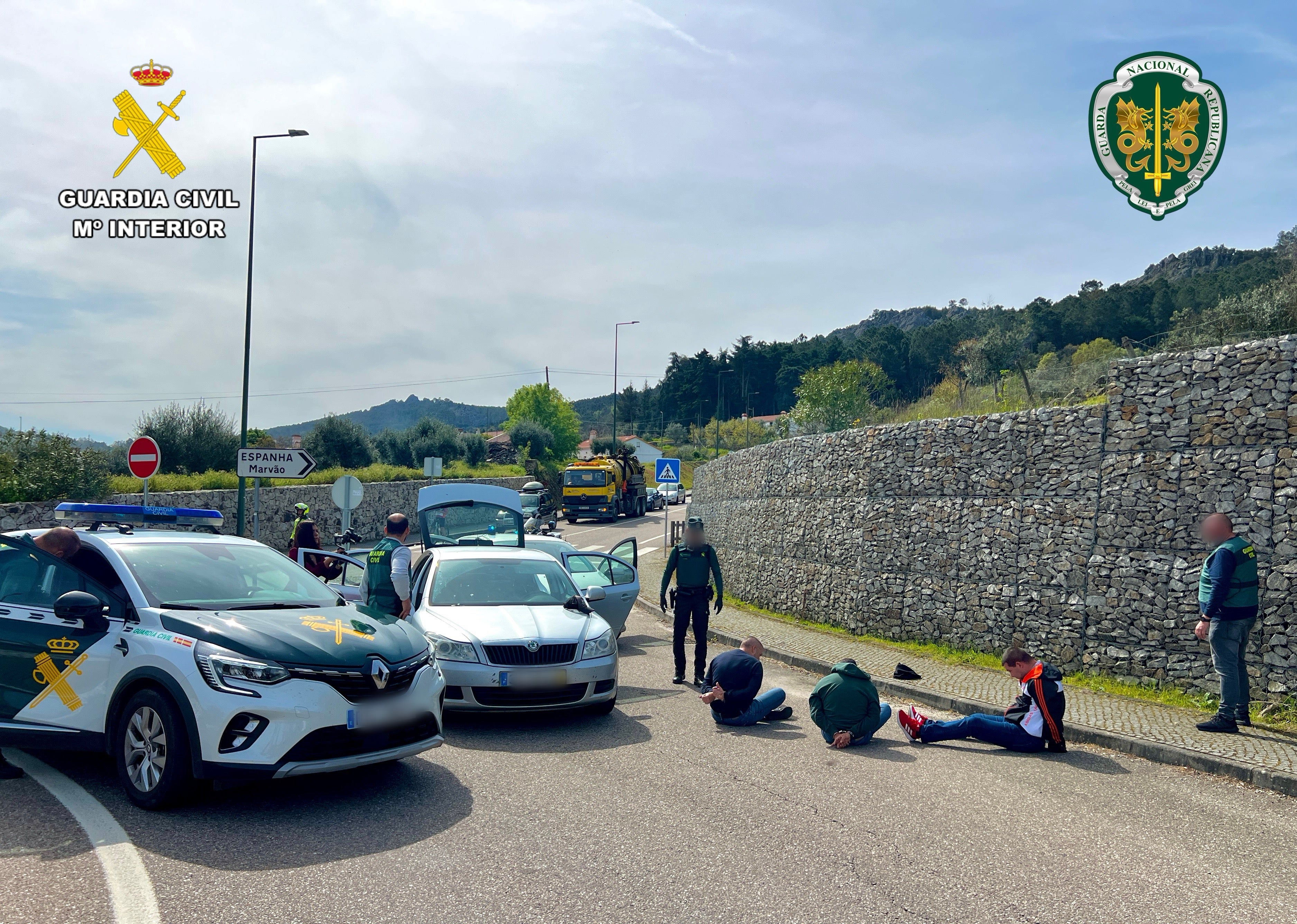 El simulacro de persecución policial transfronteriza entre la Guardia Civil de Cáceres y la GNR, en imágenes