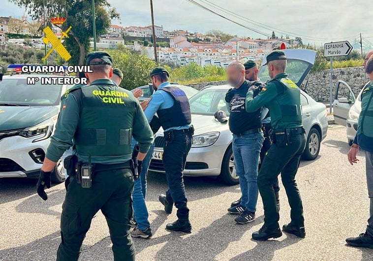 Así ha sido el simulacro de persecución policial transfronteriza de la Guardia Civil de Cáceres y la GNR